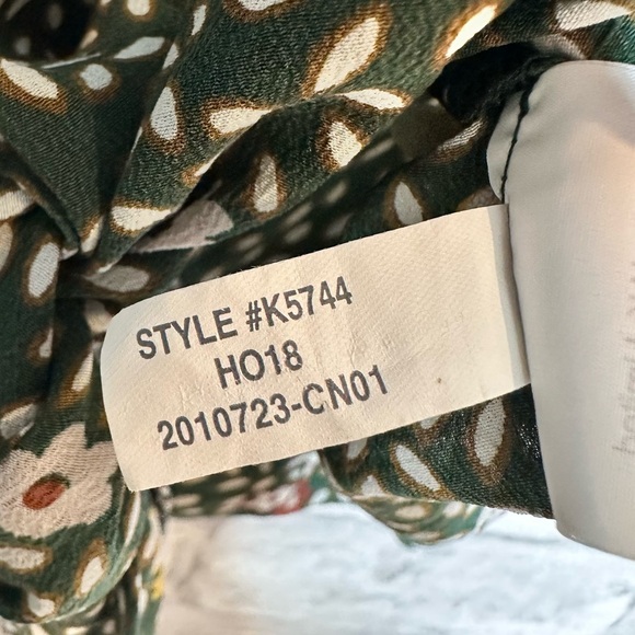 Madewell Silk Button Back Front tie Shirt Size Small Olive Green Ditsy Floral - Picture 10 of 11